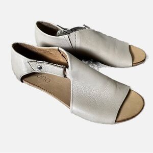 Bueno Kale Leather Asymmetrical Open-Toe Sandals Tusk Cream 39